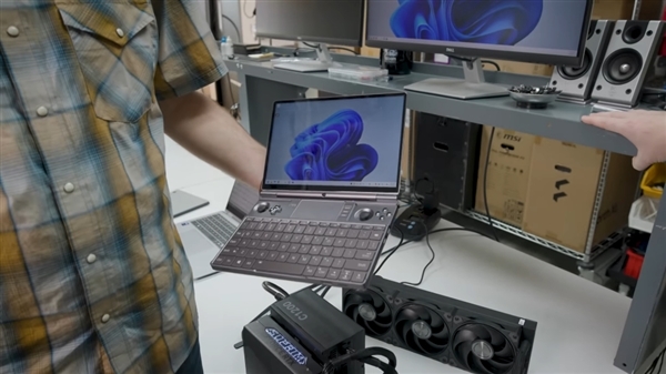 RTX 5090外接到笔记本:实测性能损失非常大!