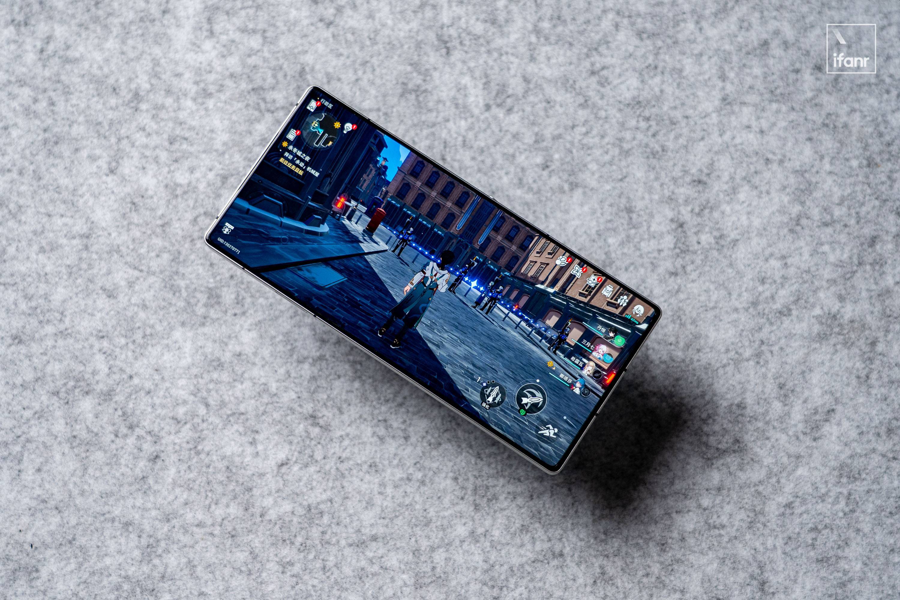 红魔 10S Pro+ 氘锋透明银翼版:搭载高通性能最强的骁龙 8 至尊领先版,可以玩 PC 游戏的手机