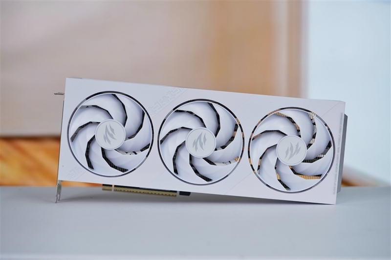 影驰GeForce RTX 5080圣刃OC显卡评测:小尺寸高性能 高端玩家完美之选