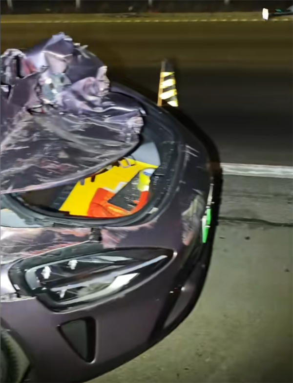 小米SU7高速120km/h追尾半挂致全损!车主无伤又订了一台