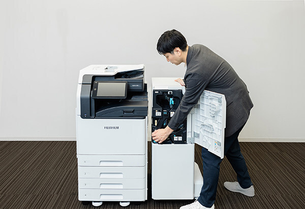 Apeos系列旗舰智能型A3数码多功能机自助式安装与耗材更换设计