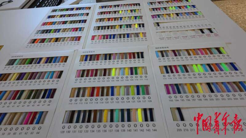 福建晋江运动时尚(全球)创新中心,在全球面辅料供应链赋能中心内,汇集了全球精优质面辅料。中青报·中青网见习记者 陈思阳/摄