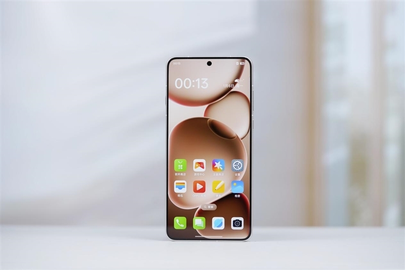 夜晚拍人我最强!OPPO Find X8 Ultra评测:真正的五摄夜神 唯一的直屏Ultra