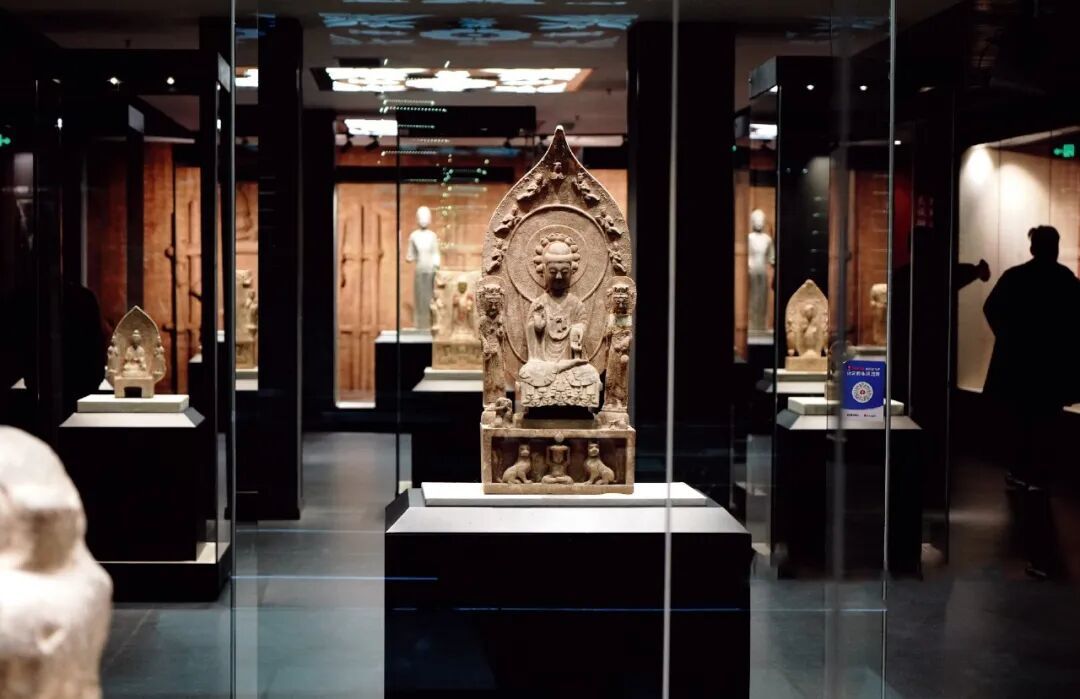 邺城博物馆展示的邺城佛像,代表了北朝时期佛像艺术高峰。摄影/本刊记者 倪伟