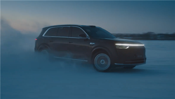 36.8万起售掀桌子了!一文看懂全新问界M8各车型配置差异