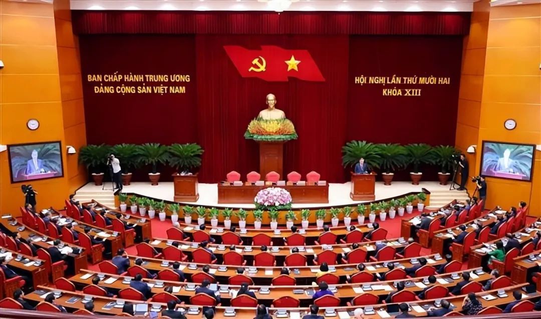 ◆2025年7月19日，越共第十三届中央委员会第十二次全体会议在河内闭幕。