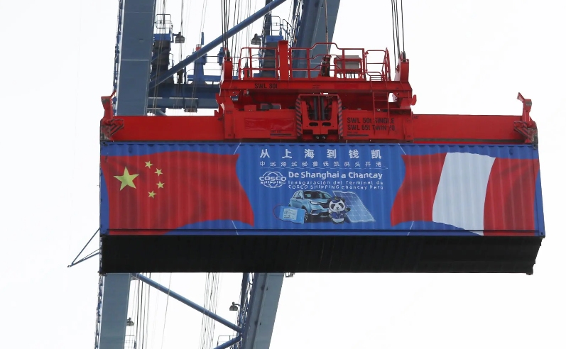 △钱凯港自动化岸桥