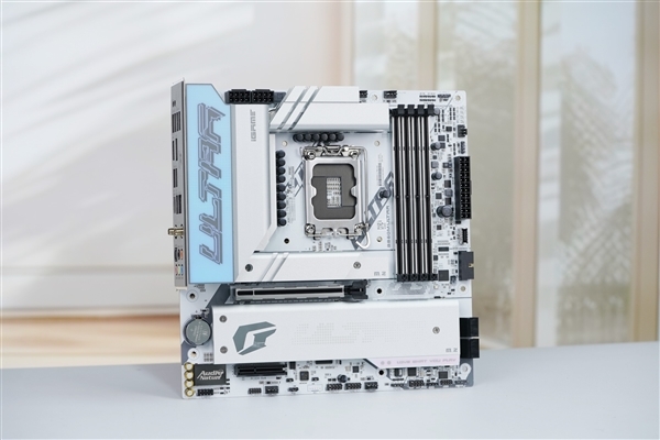 波普艺术高颜值!七彩虹iGame B860M Ultra V20主板图赏