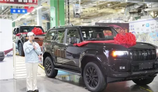 售价55.98万!新款丰田普拉多旗舰VX版下线:配备2.4T油电混动系统