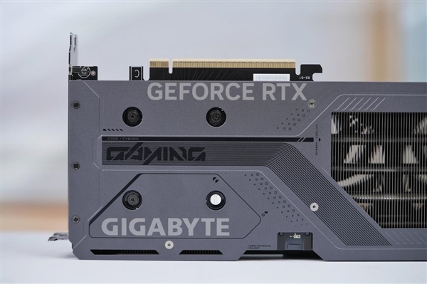 巧妙滑块设计!技嘉RTX 5060 Ti GAMING OC 16GB魔鹰图赏