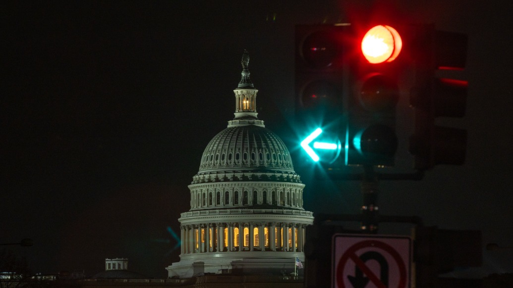 这是11月9日在美国首都华盛顿拍摄的美国国会大厦。新华社 图