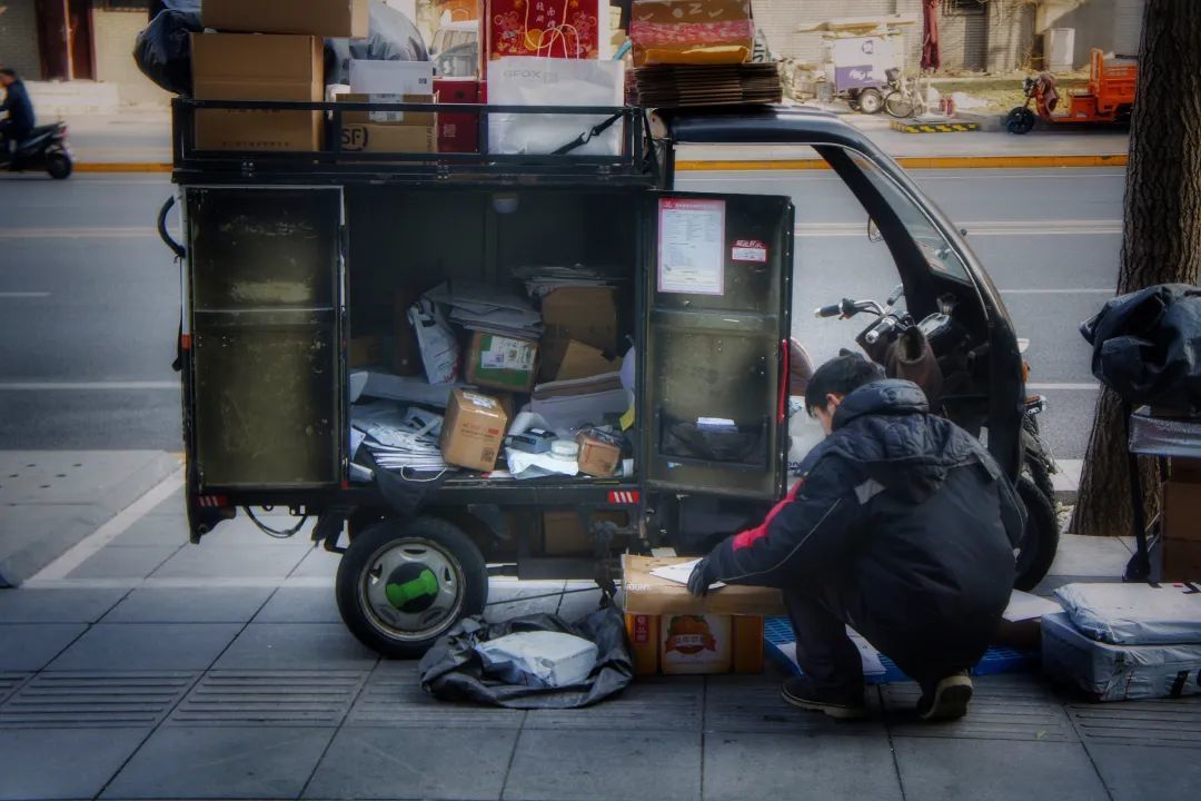 快递巨头集体涨价,网购包邮时代渐行渐远