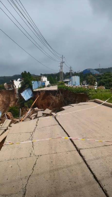 发生坍塌路段(图源:视频截图)