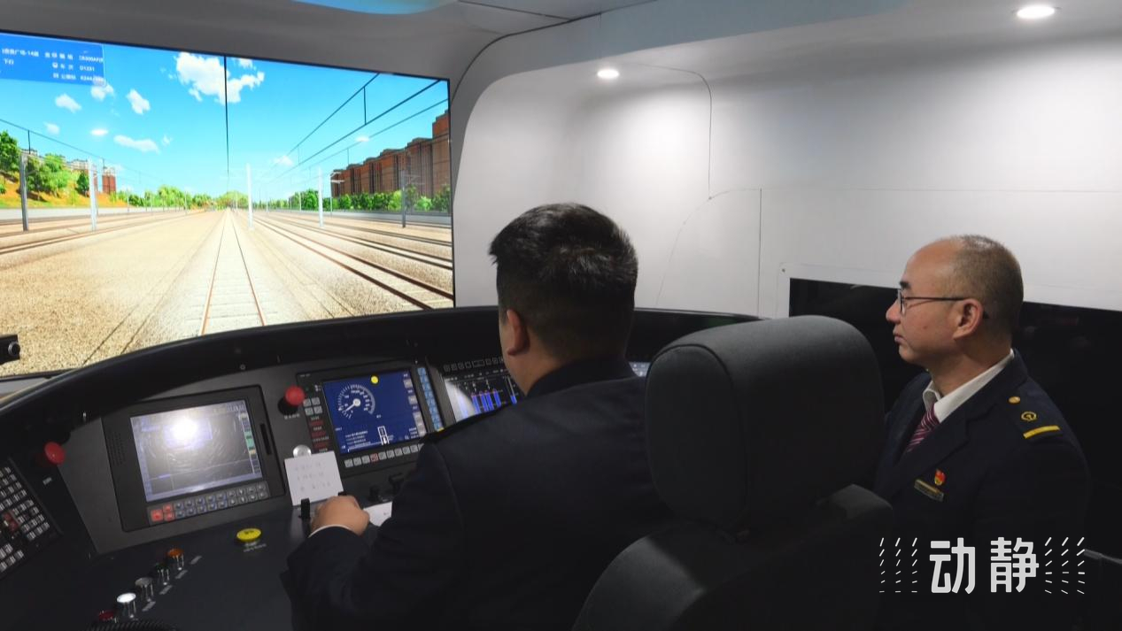 贵阳机务段指导司机 刘月宁