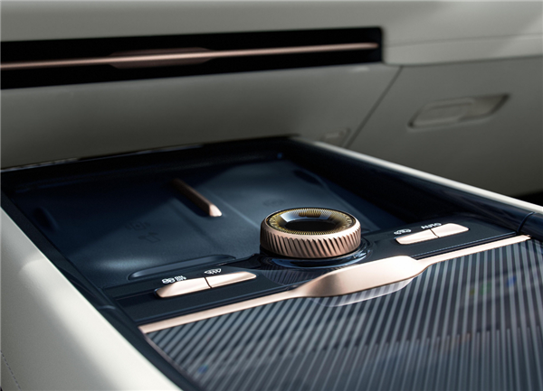 国内唯一天地尾门+旋转座椅SUV 领克900上市:限时28.99万起