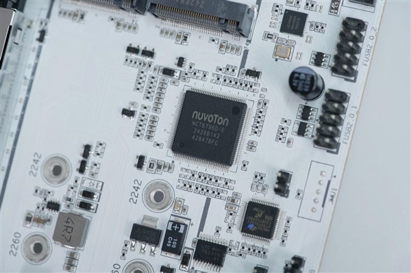 波普艺术高颜值!七彩虹iGame B860M Ultra V20主板图赏