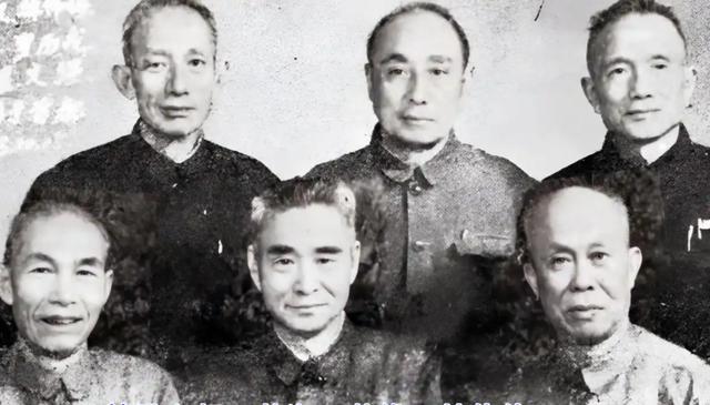 图|前排右一为林伟俦