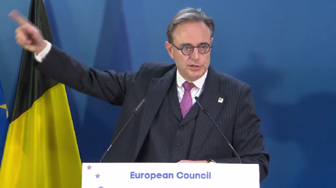 德韦弗贴脸开大 视频截图