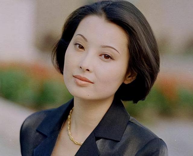 这7位发福的女星好可惜！年轻时倾国倾城，老了却胖成“土肥圆”