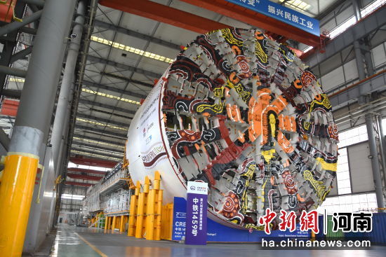 图为准备发往澳大利亚西部港湾项目的中铁1459号盾构机。王宇 摄