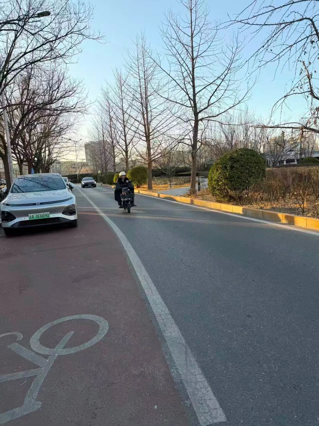 《锋面》记者闻舟摄