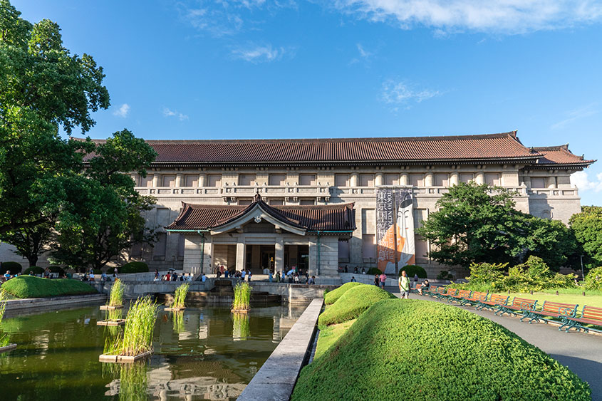 差不多同时期建造的东京国立博物馆，两者风格颇为神似