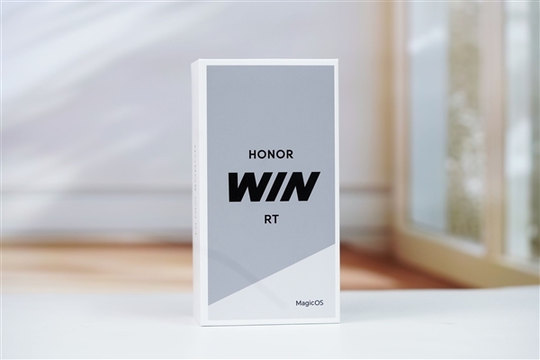 10000mAh巨无霸电池仅2599元起!荣耀WIN RT图赏