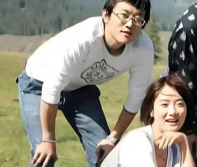 两人默契搭档23年却没成夫妻，如今一个年入千万，一个负债累累