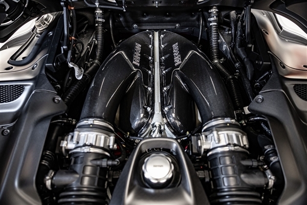 落地超2000万的超跑王者 林俊杰晒出新车法拉利Daytona SP3