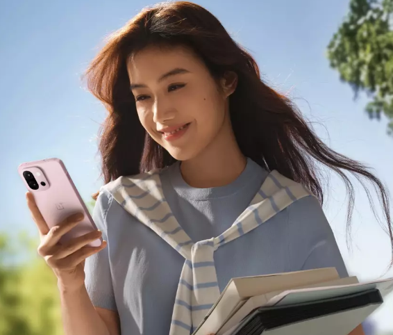 对大屏旗舰不太感冒?这几款小屏旗舰超小超美超强