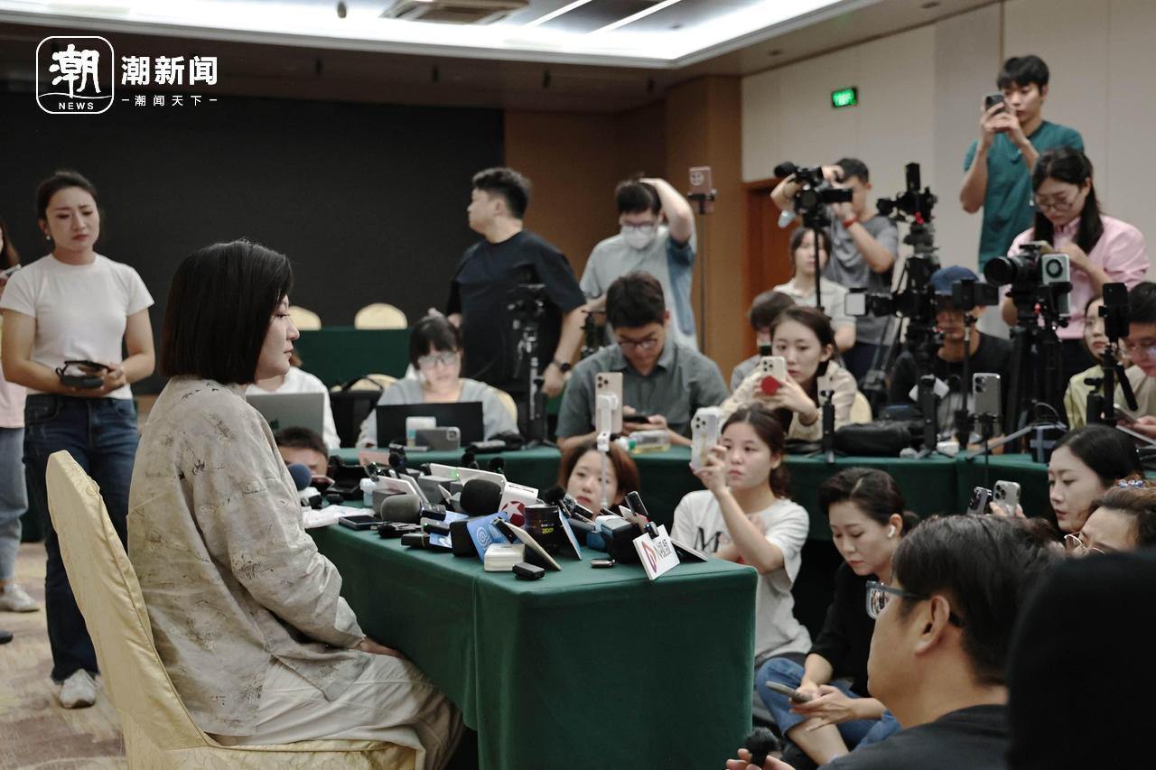 王暖暖接受記者采訪 潮新聞?dòng)浾?于詩奇 攝