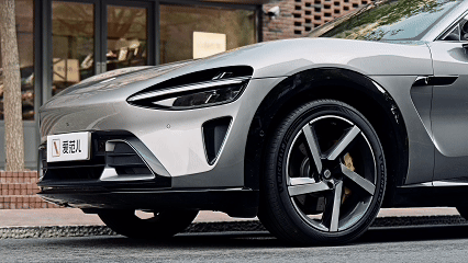 小米 YU7 首测:当一台性能猛兽,开启了顾家模式