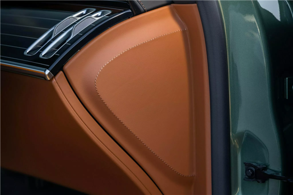 621马力V12大心脏!顶级奢享迈巴赫S680限量版亮相