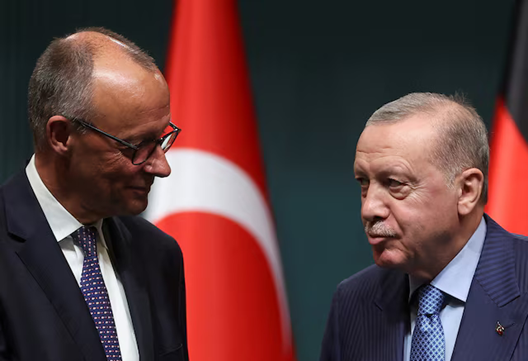 当地时间30日,埃尔多安与默茨举行联合新闻发布会 图源:外媒