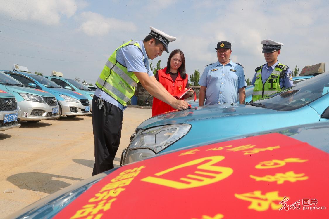 【青春逐梦 高考时刻】爱心送考 护航莘莘学子赶考路