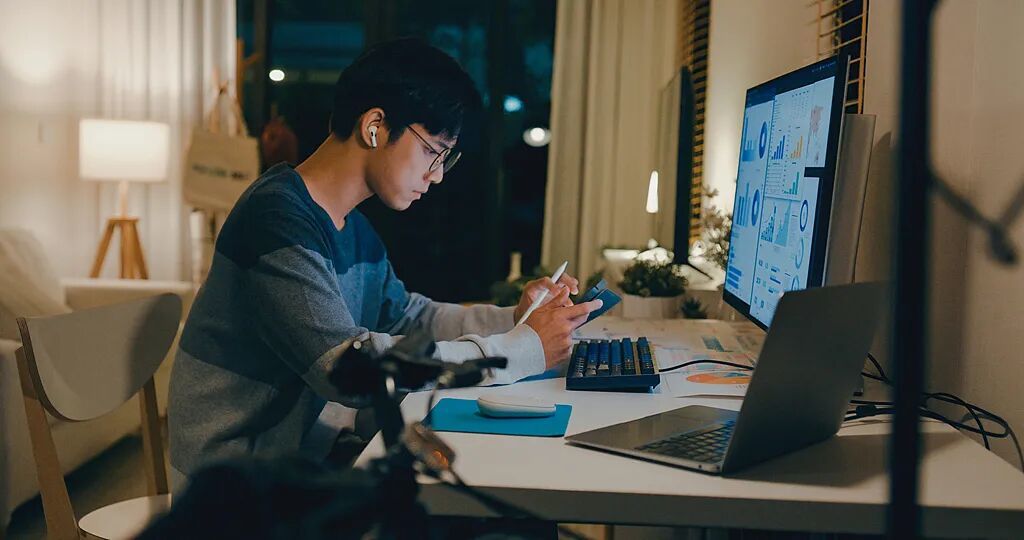 大厂最卷新品,长在丈夫们的耳朵上