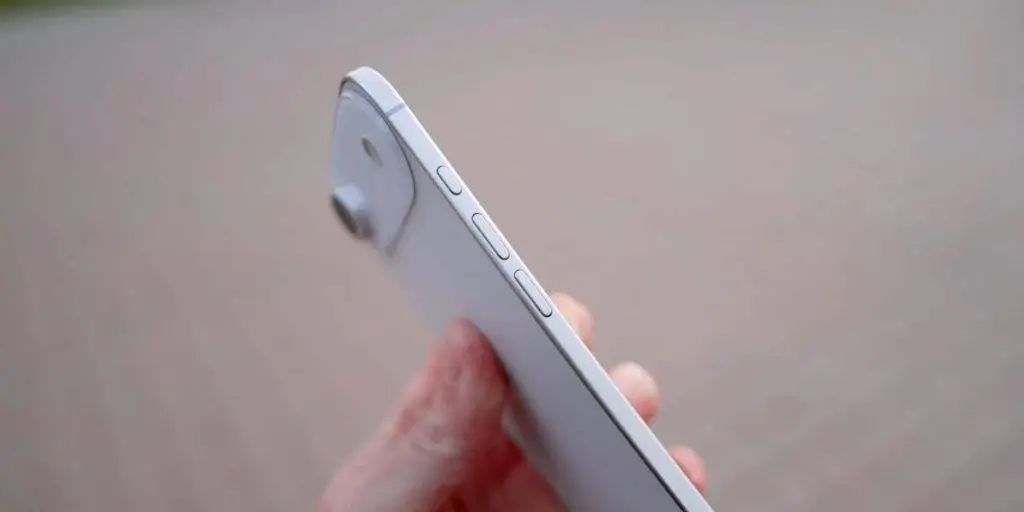 明年你买不到 iPhone 18,因为苹果希望你加钱买更贵的