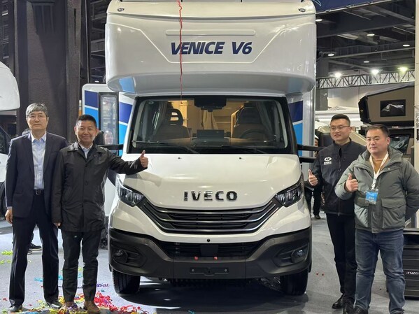 威尼斯V6揭幕合影