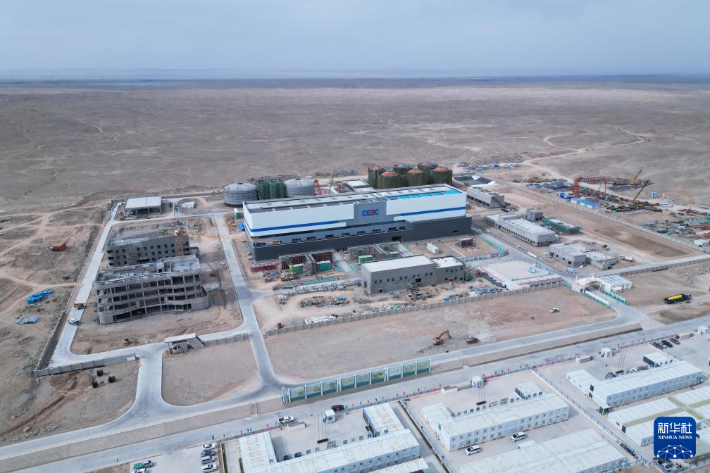 这是2025年5月19日在甘肃省玉门市拍摄的人工硐室压缩空气储能示范项目建设现场（无人机照片）。新华社记者 张智敏 摄