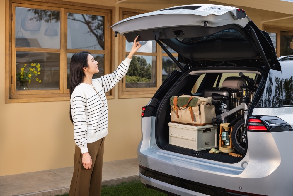 科大讯飞勇闯汽车“新战场”,百万级听感平权真的来了