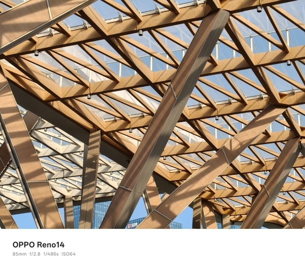 超美小OPhone新体验:OPPO Reno14满足你对小屏手机的所有期待