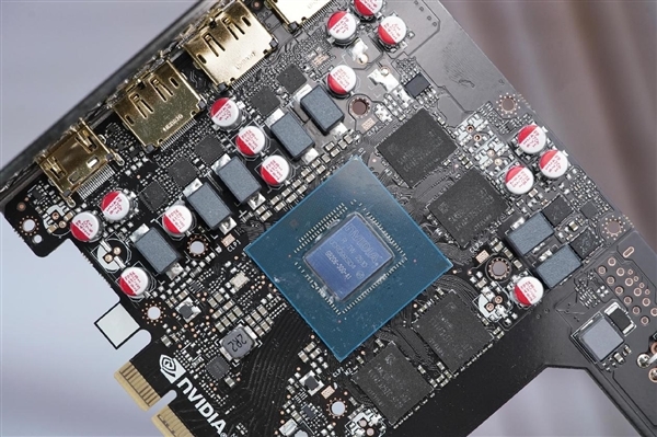 小巧双槽!映众RTX 5060 Ti曜夜16GB显卡图赏