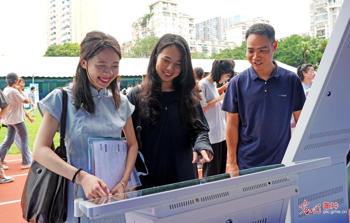 【职引未来】为青春护航 各地促就业再加力
