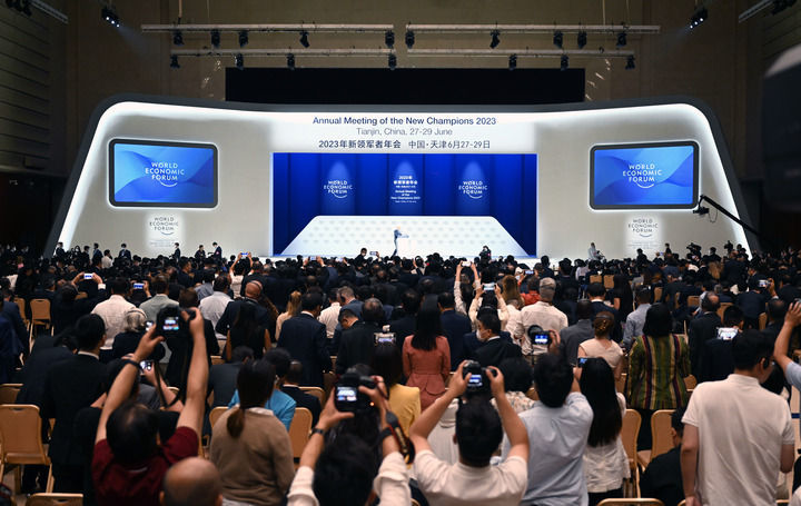 这是2023年6月27日在天津拍摄的第十四届夏季达沃斯论坛开幕式。