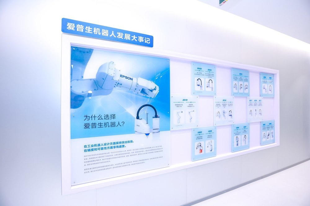冰箱门上贴着海报AI 生成的内容可能不正确。