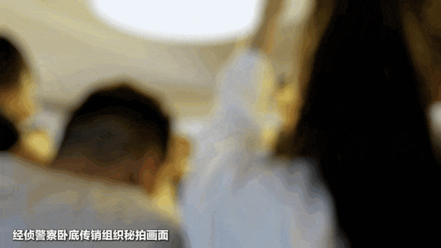 “会员”们疯狂高喊“发财发财”。