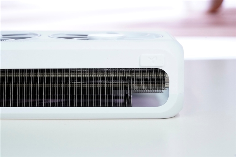 电竞叛客RTX 5070 Ti MAX显卡评测:300W性能释放畅玩4K 隐藏电源线设计海景房绝配