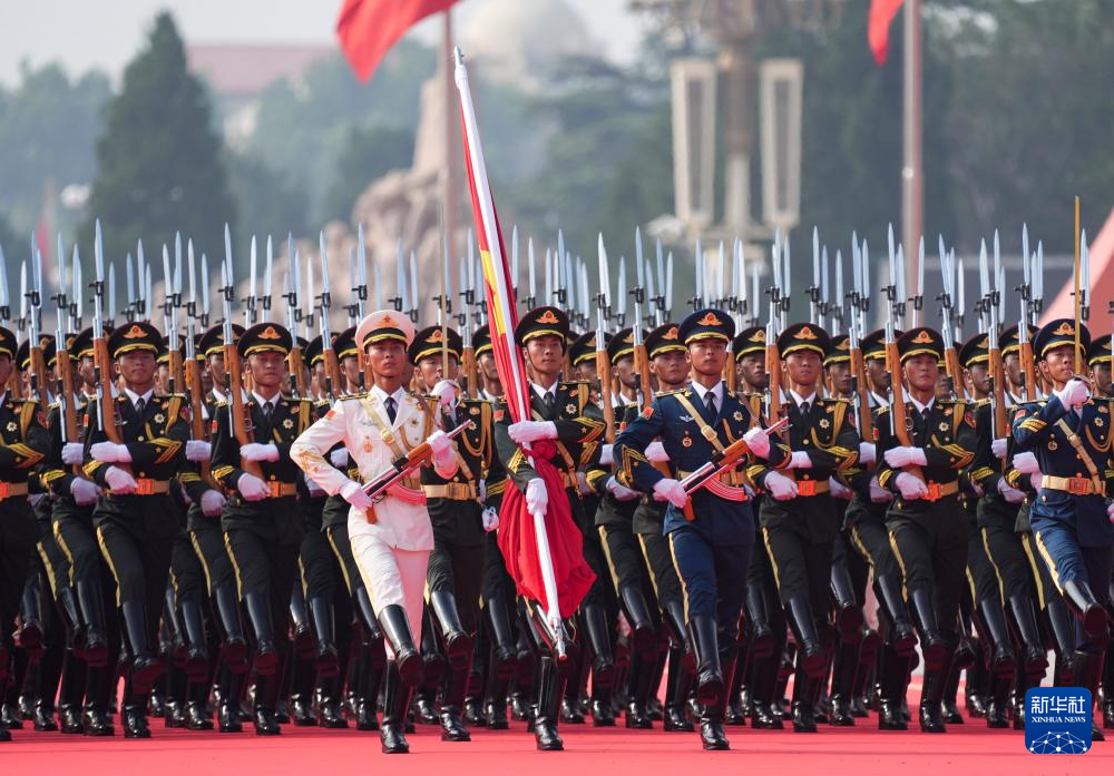 ▲9月3日,纪念中国人民抗日战争暨世界反法西斯战争胜利80周年大会在北京隆重举行。这是国旗护卫队在行进中。记者 万象 摄/新华社