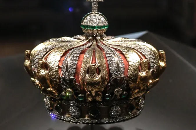 拿破仑三世妻子欧仁妮皇后的皇冠,这件藏品在窃贼逃离时被遗落 资料图