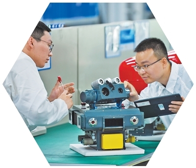 新时代青年用行动践行誓言——请党放心  强国有我（点赞新时代）